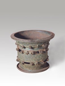 Cuenco en soporte, de Igbo-Ukwu, siglo IX - X